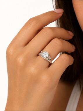 Zales 2.0 carat moissanite S925 sterling silver Solitaire Ring size 6